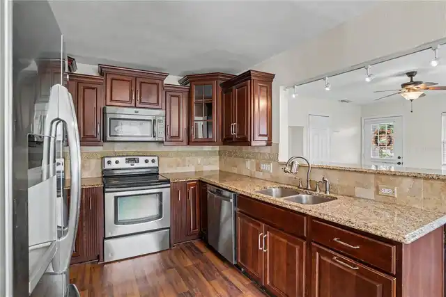 Listing Photo 10