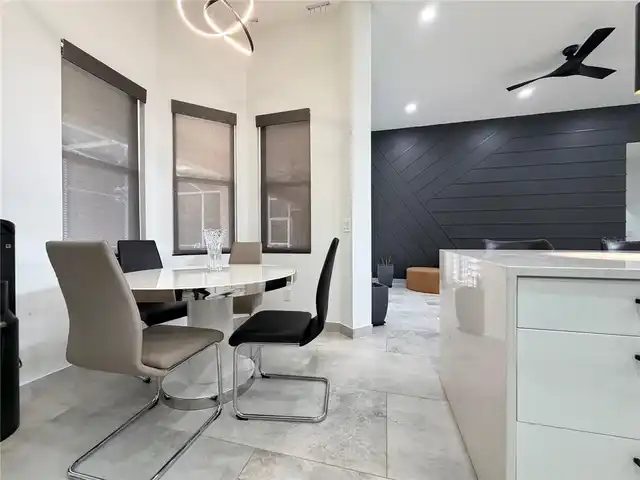 Listing Photo 12