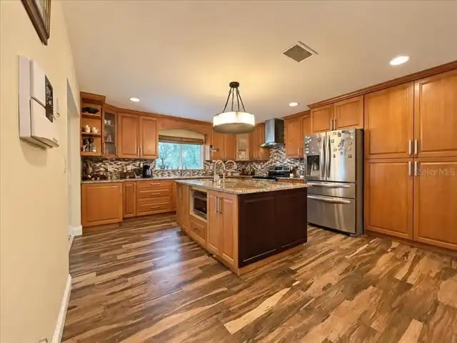 Listing Photo 7