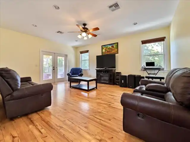 Listing Photo 21