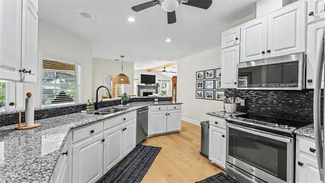 Listing Photo 17