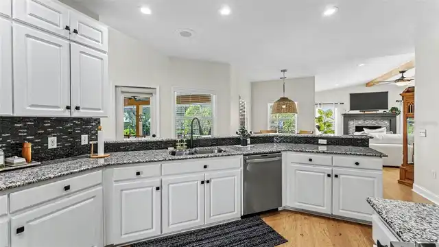 Listing Photo 18