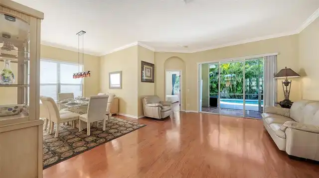 Listing Photo 8