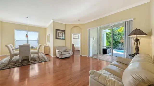 Listing Photo 12
