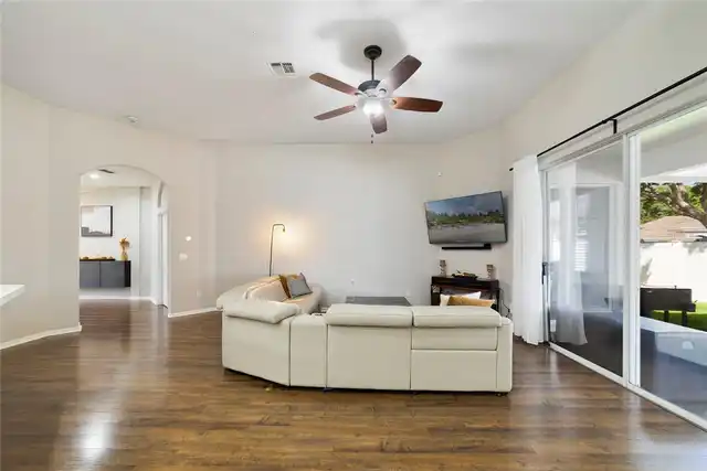 Listing Photo 6