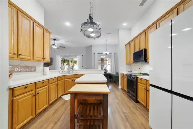 Listing Photo 11