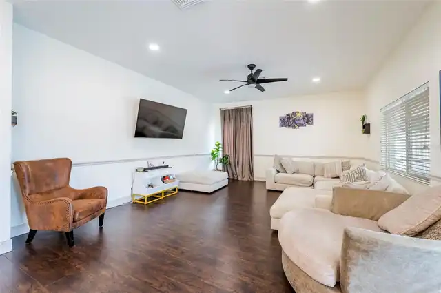 Listing Photo 22