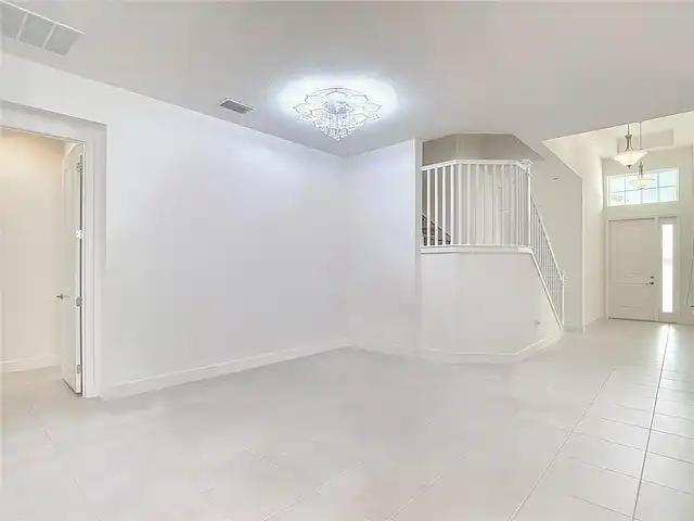 Listing Photo 10