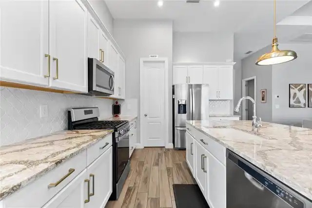 Listing Photo 8
