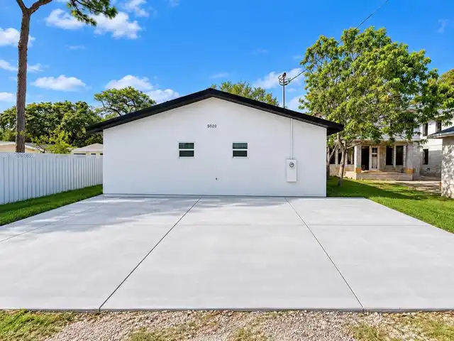Listing Photo 10