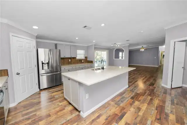 Listing Photo 12