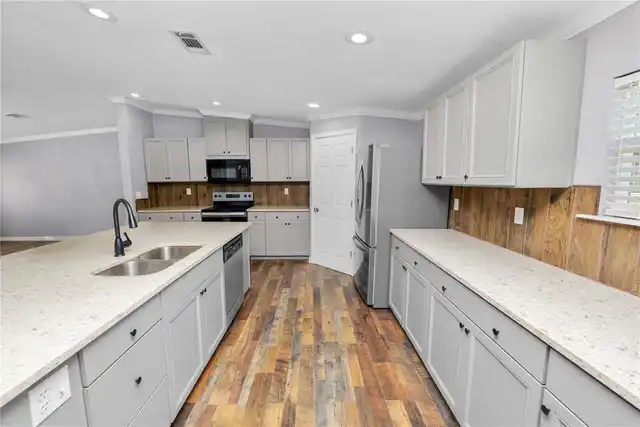 Listing Photo 15
