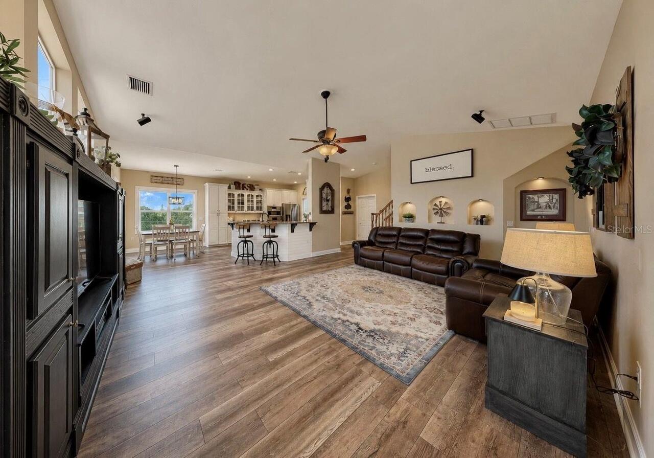 Listing Photo 8