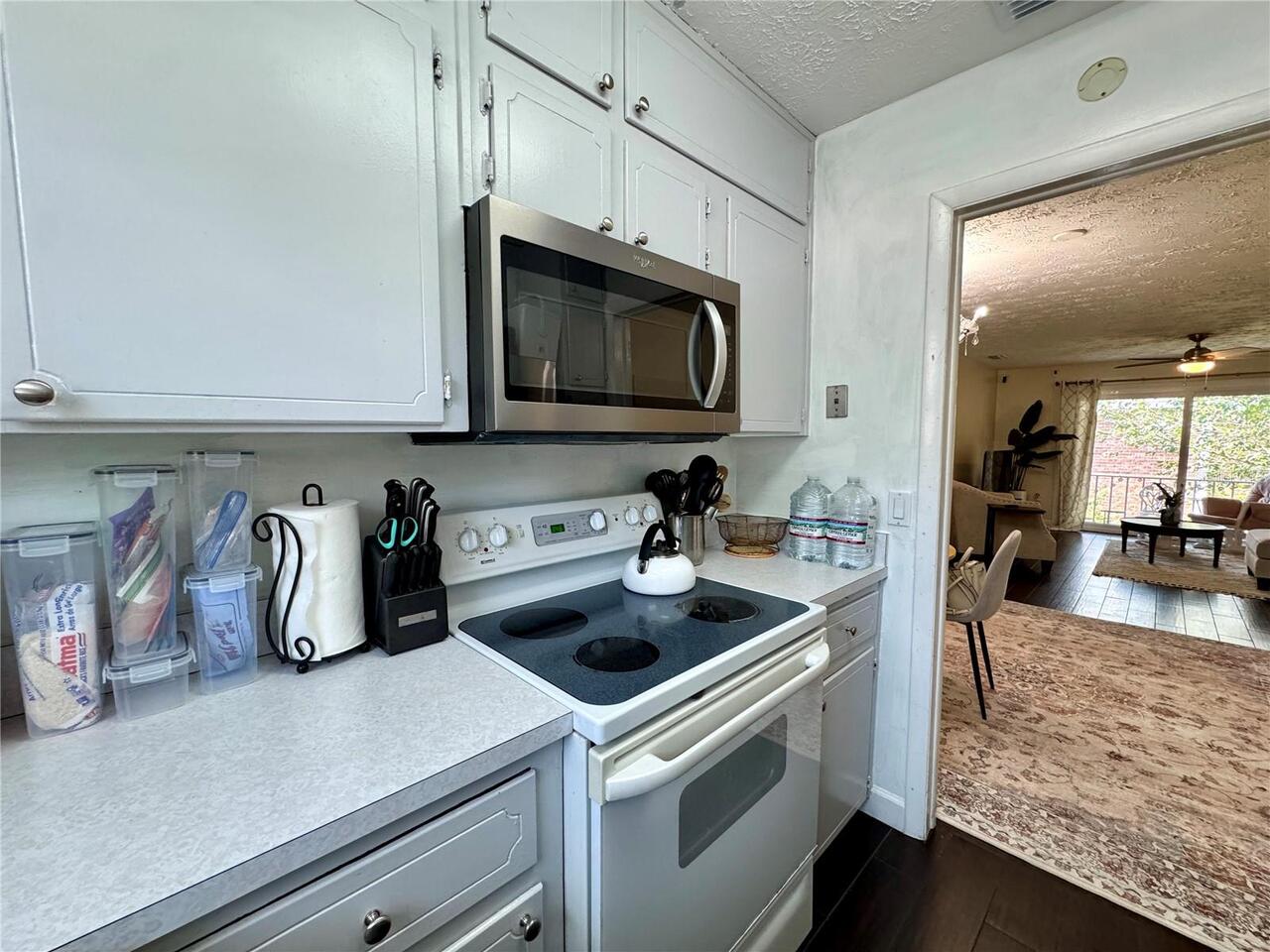 Listing Photo 11