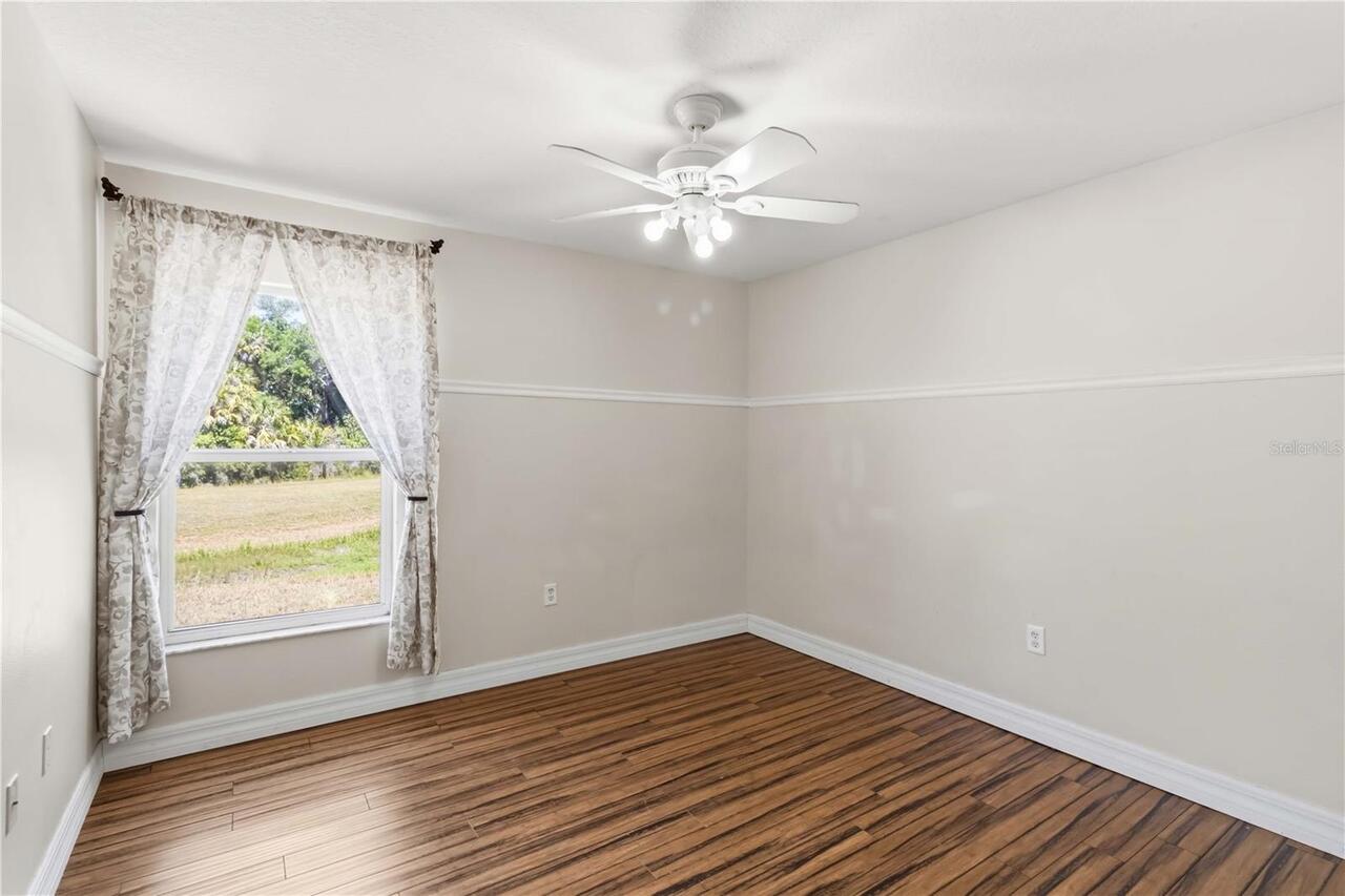 Listing Photo 16