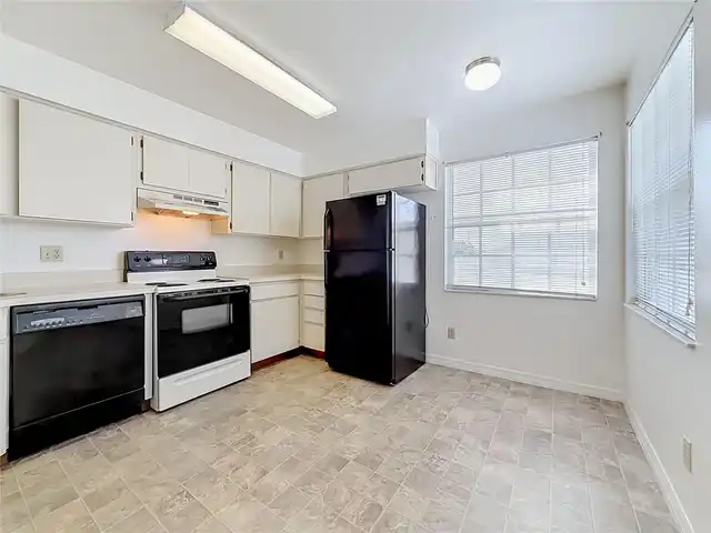 Listing Photo 12