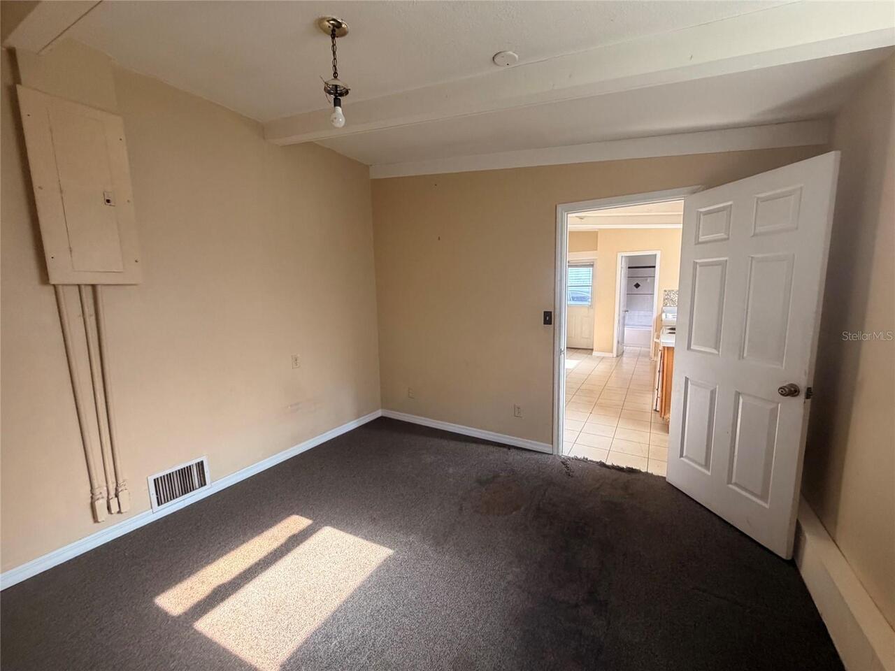 Listing Photo 12