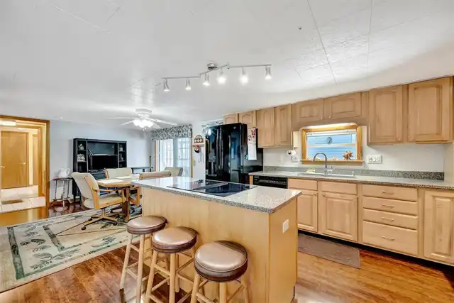 Listing Photo 11