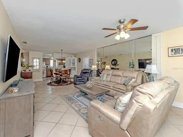Listing Photo 12