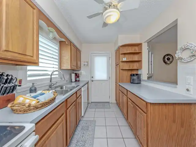 Listing Photo 17