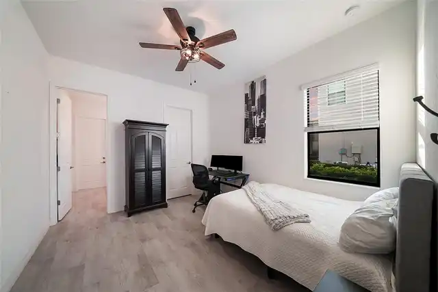 Listing Photo 12