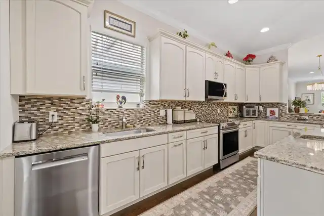 Listing Photo 18