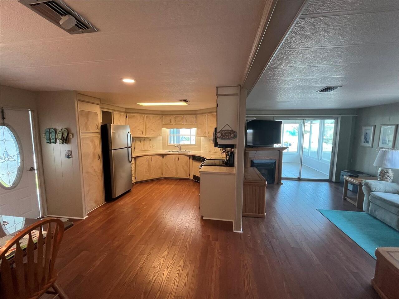 Listing Photo 8