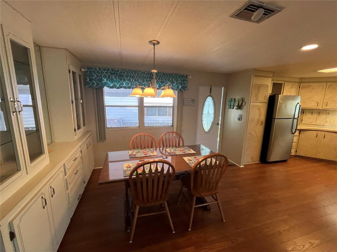 Listing Photo 9