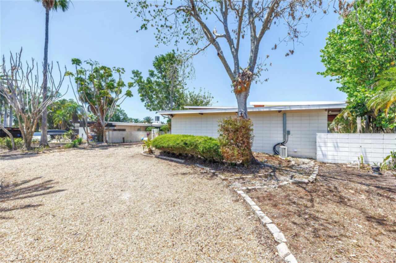 Listing Photo 11