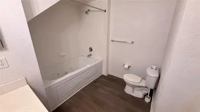 Listing Photo 8