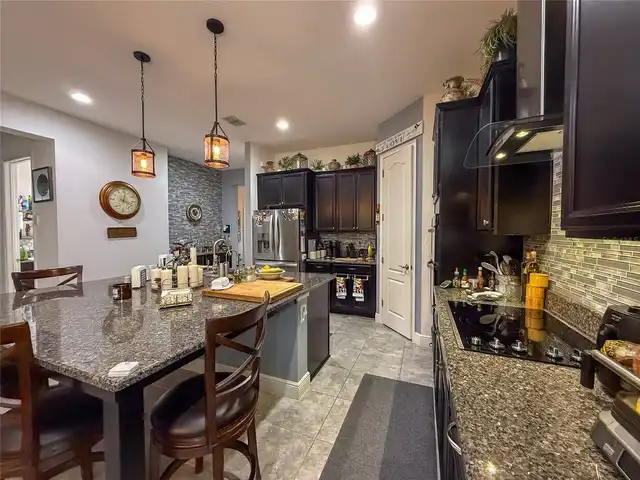 Listing Photo 12
