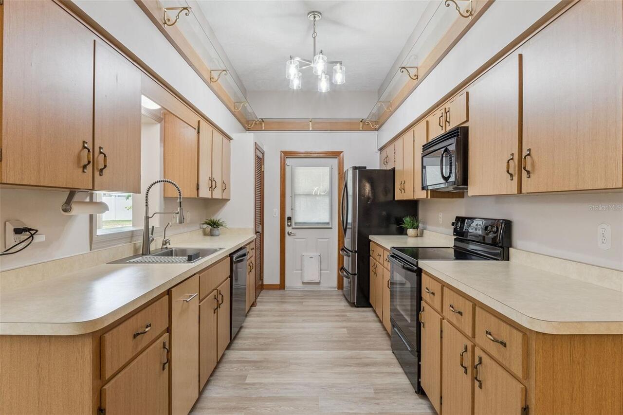 Listing Photo 16