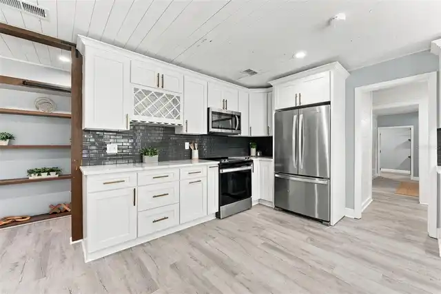 Listing Photo 12