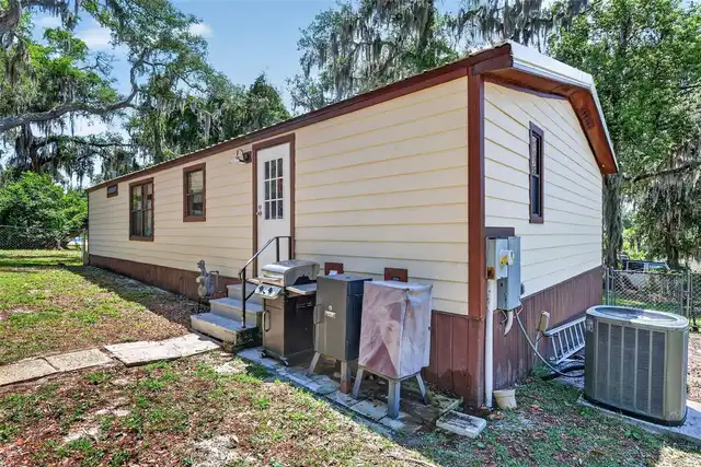 Listing Photo 12