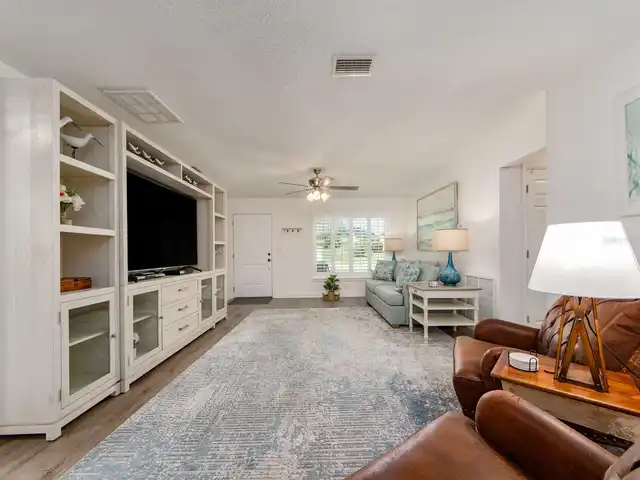Listing Photo 9