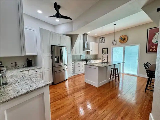 Listing Photo 10