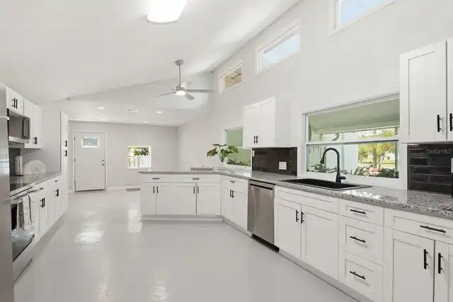 Listing Photo 12