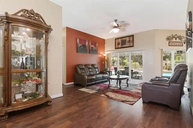Listing Photo 7