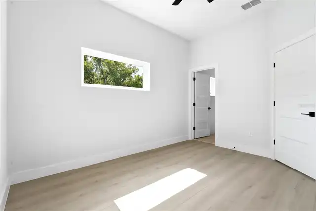 Listing Photo 23