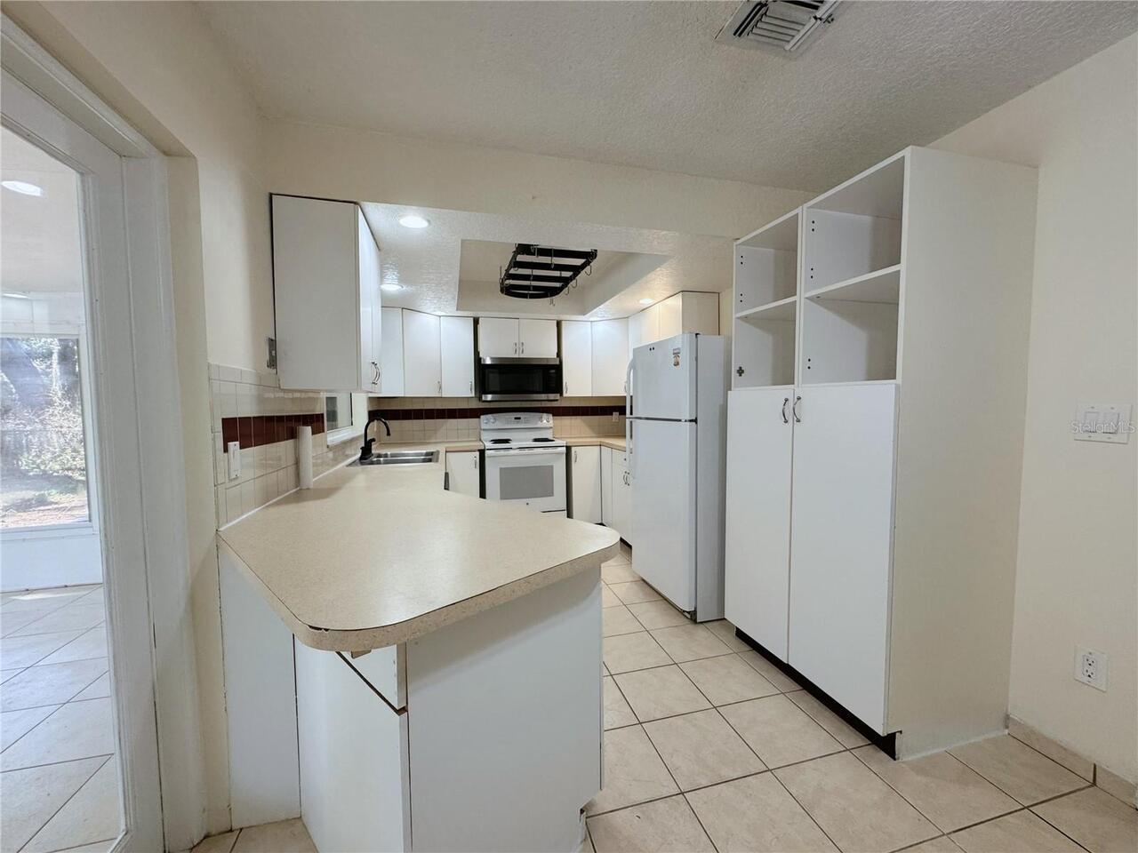 Listing Photo 9