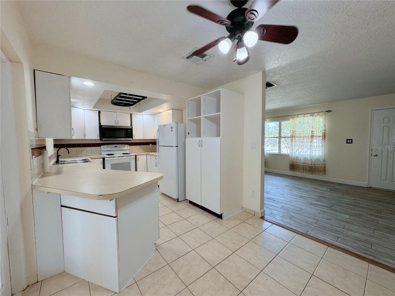 Listing Photo 11