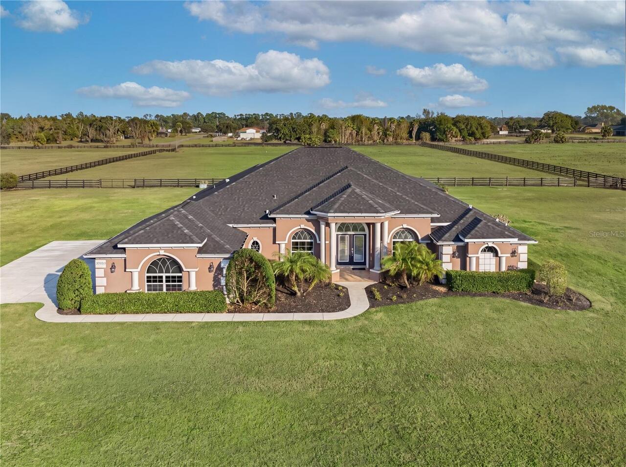 Tavares Real Estate