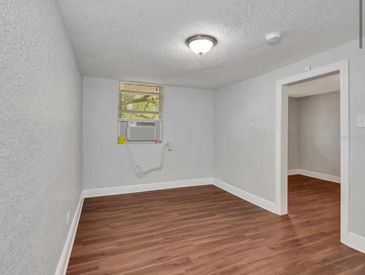 Listing Photo 12