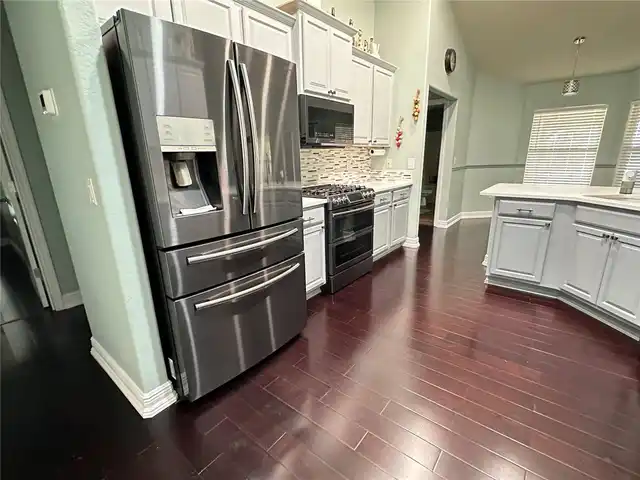 Listing Photo 8