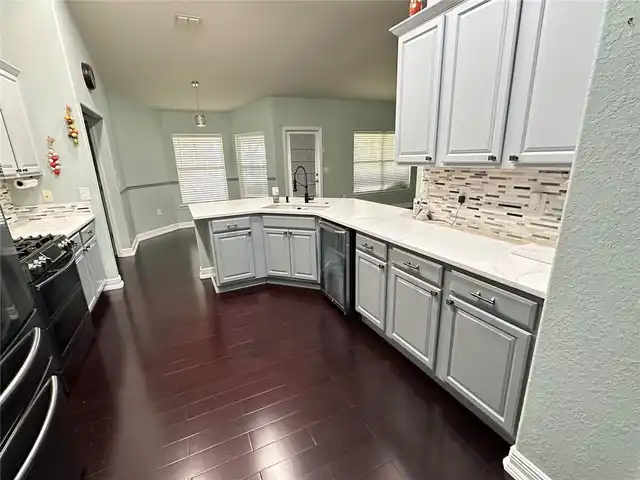 Listing Photo 11