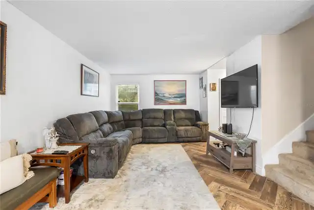 Listing Photo 10