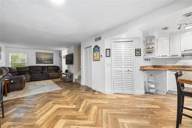 Listing Photo 12