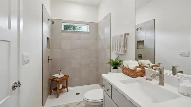 Listing Photo 12