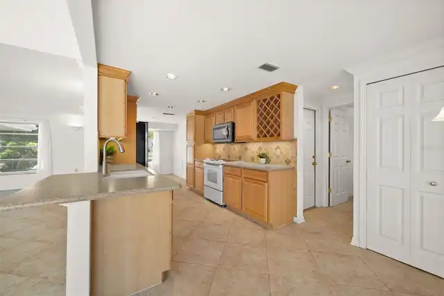 Listing Photo 16