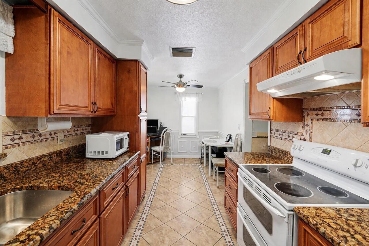 Listing Photo 8